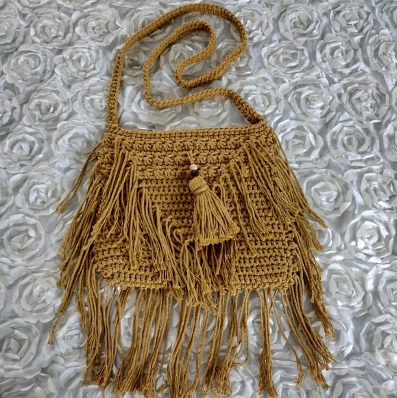 Macrame fringe crossbody bag. - Picture 4 of 13